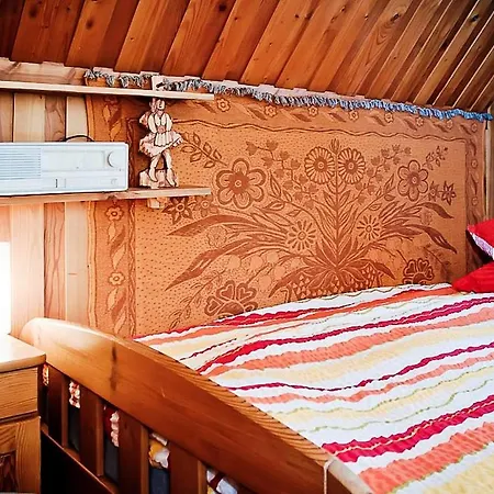 Na Potoku Проживання в сім'ї *